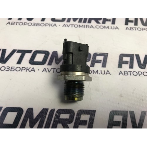 Датчик давления топлива в рейке Opel Astra H 2004-2010 028100270